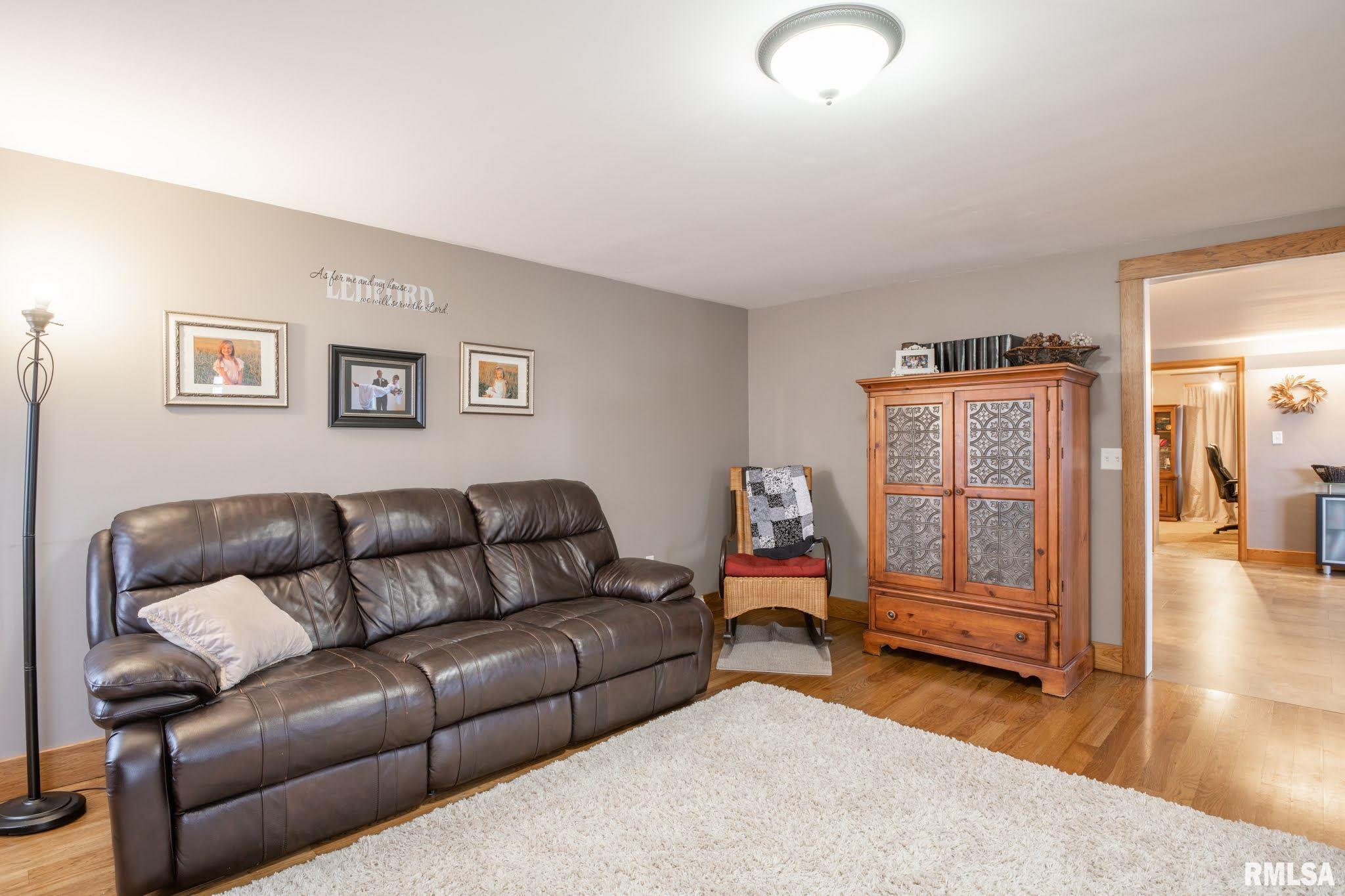 26555 Boynton Road Delavan, IL 61734 - Photo 5 of 50