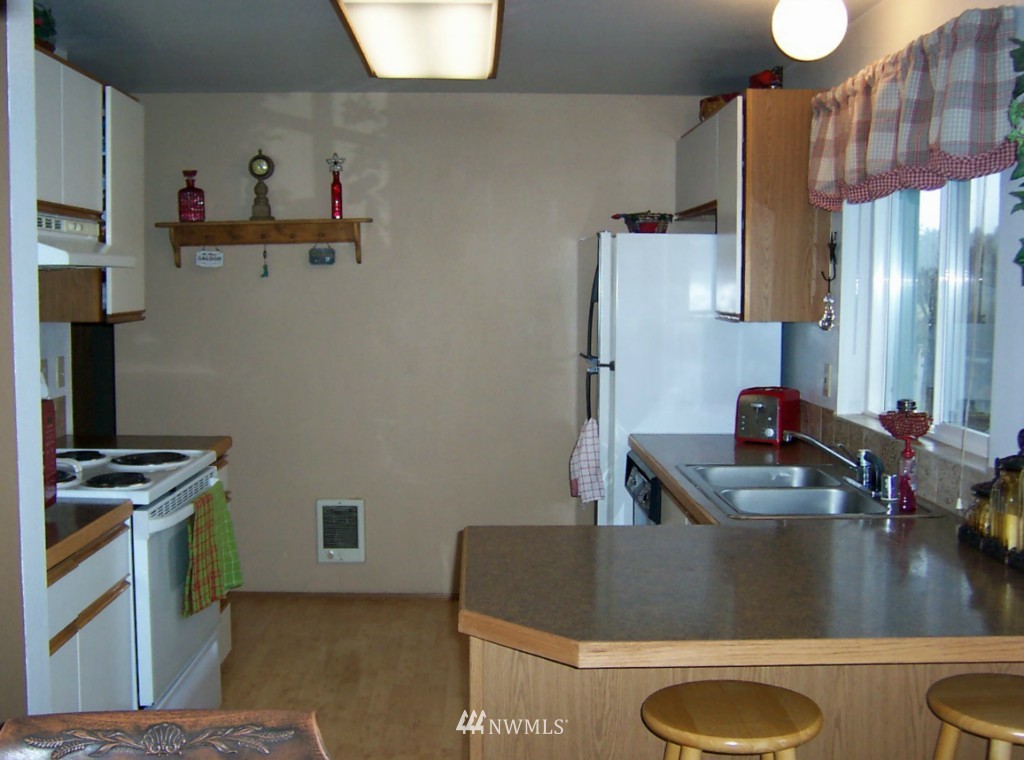 9440 180th Way Southwest Rochester, WA 98579 - Photo 3 of 15
