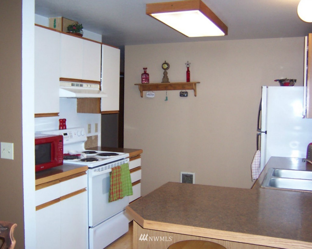 9440 180th Way Southwest Rochester, WA 98579 - Photo 4 of 15