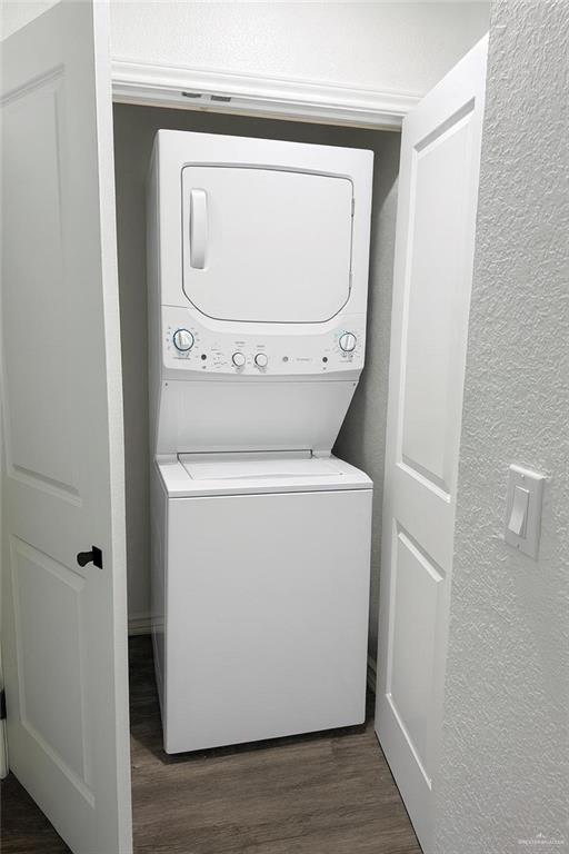 913 West Park Avenue Pharr, TX 78577 - Photo 8 of 9 a utility room with dryer and washer