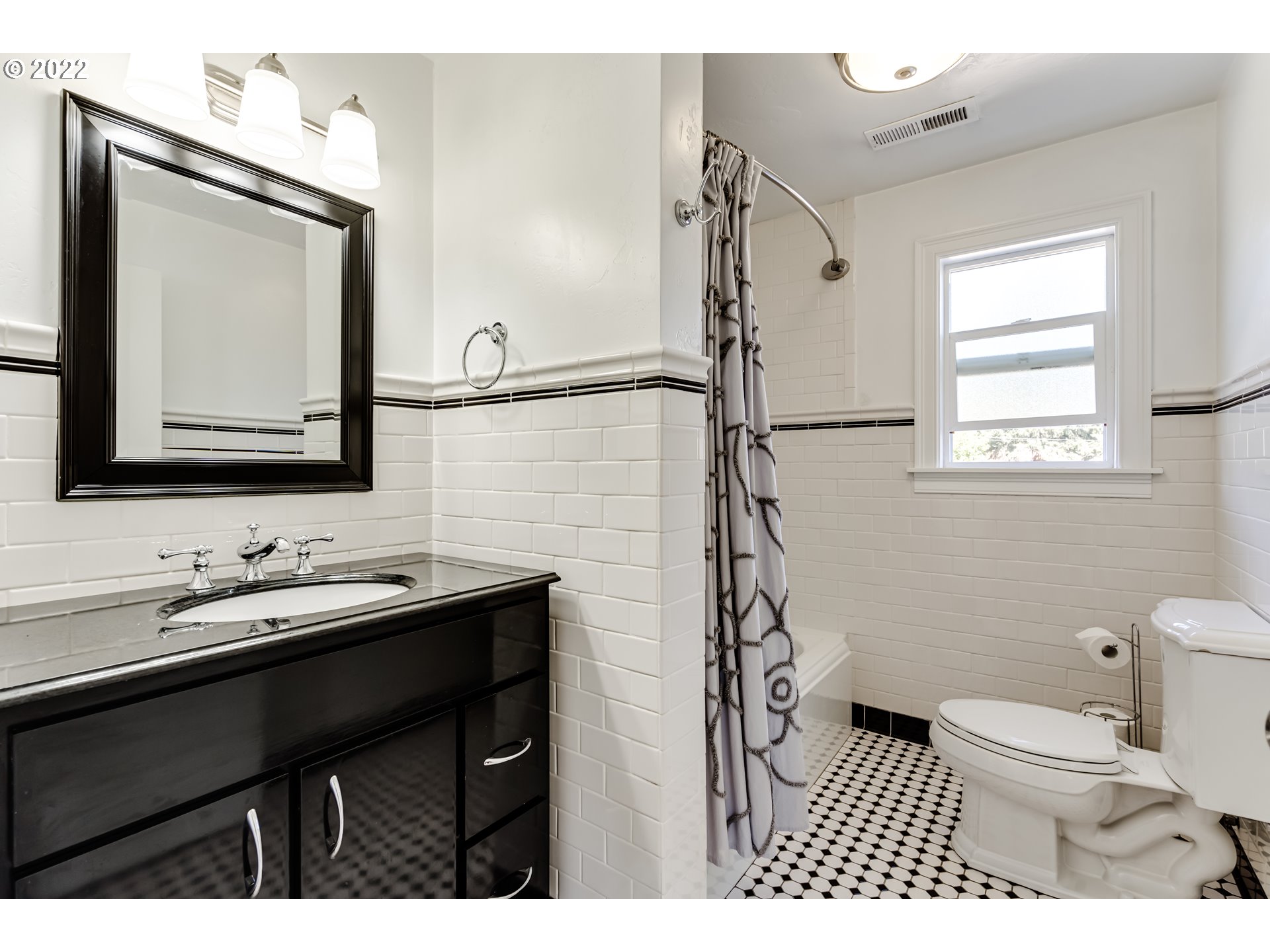 1349 Goodpasture Island Road Eugene, OR 97401 - Photo 15 of 29 Bathroom