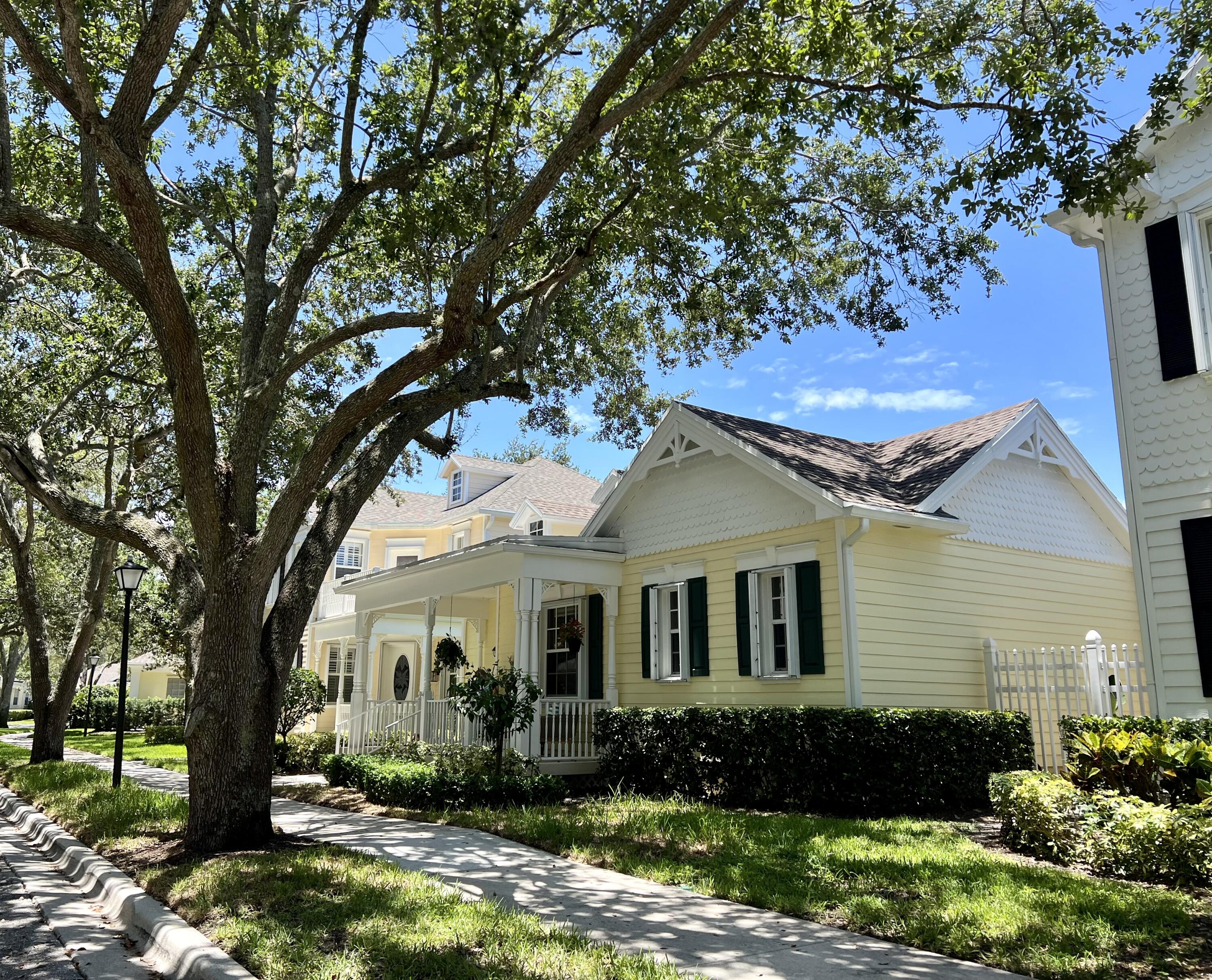 122 Date Palm Drive Jupiter, FL 33458 - Photo 2 of 37 Beautiful Tree Lined Street