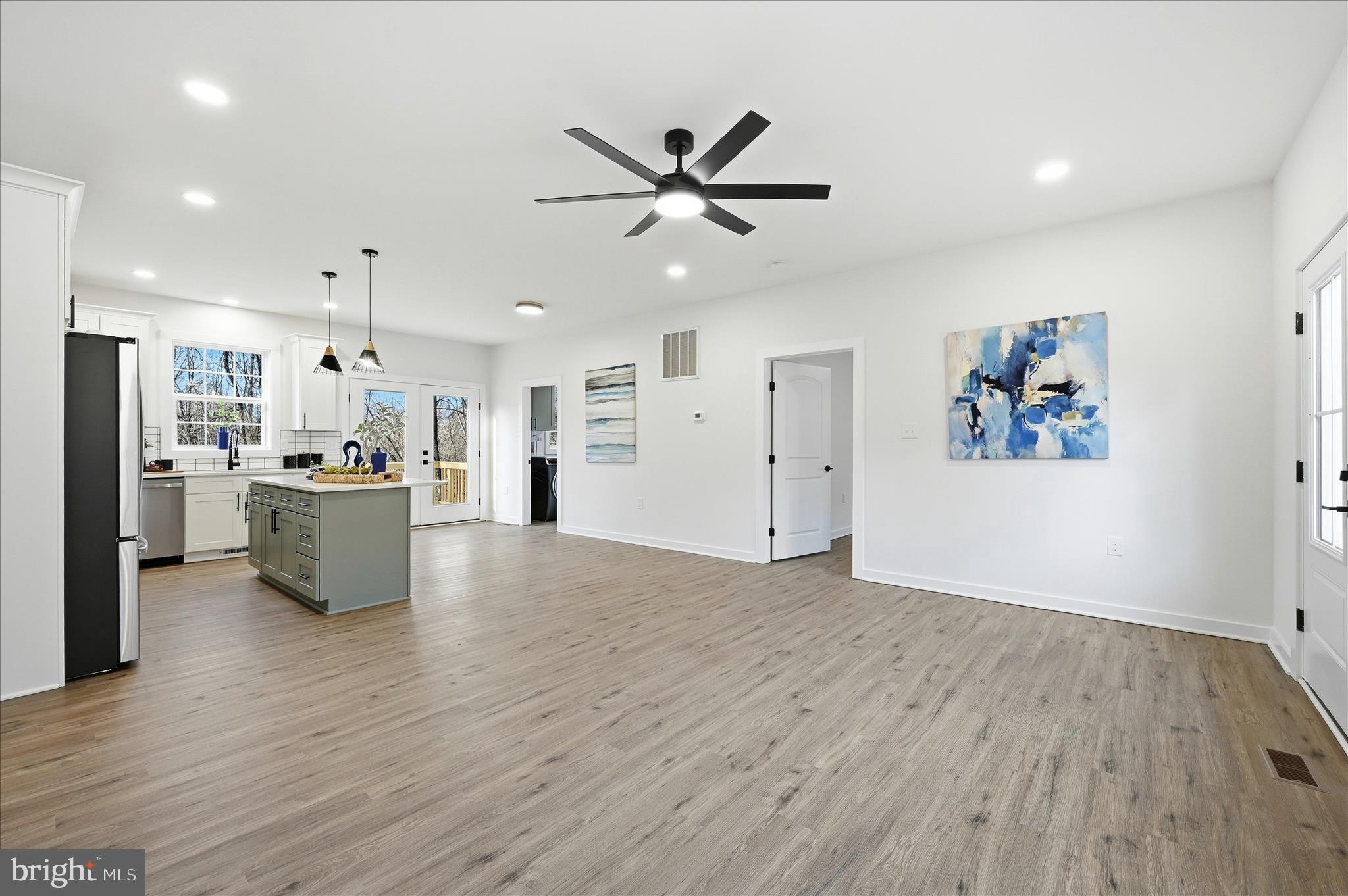 985 Hostler Road Harpers Ferry, WV 25425 - Photo 5 of 51 Living Room
