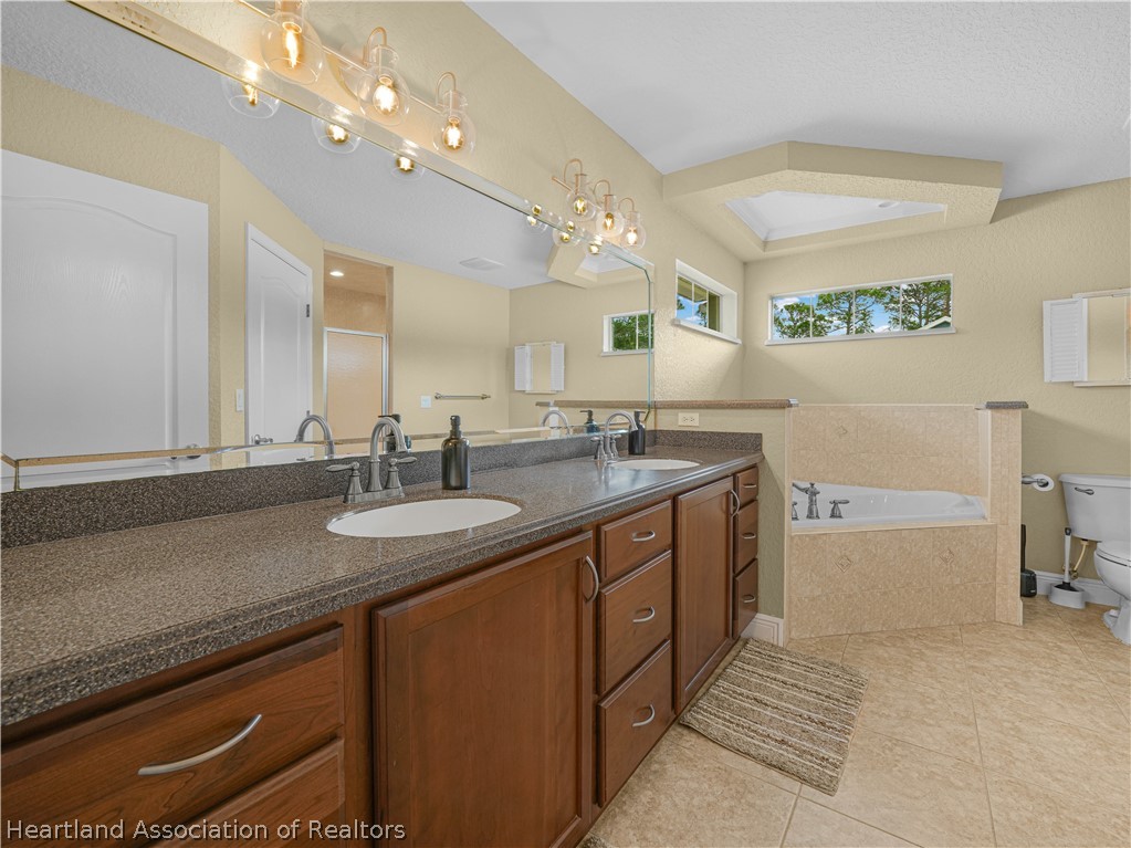5430 Lakewood Road Sebring, FL 33875 - Photo 15 of 40 Complete w/Double sink vanity, Jacuzzi Tub & Large Walk-in Tiled Shower (6'9" x 5') w/seat