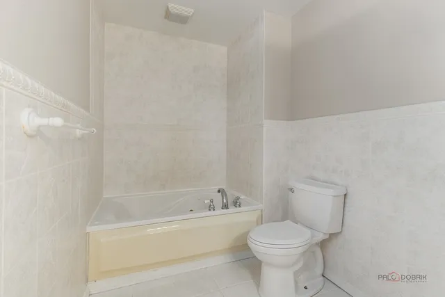 $400,000 | 186 North Crooked Lake Lane, Lindenhurst, IL 60046