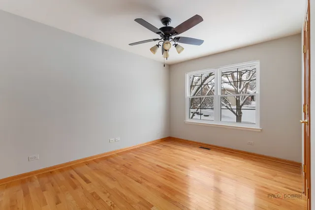 $400,000 | 186 North Crooked Lake Lane, Lindenhurst, IL 60046