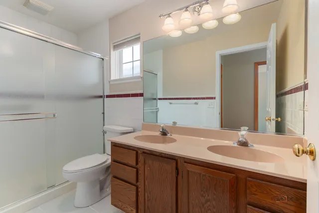 $400,000 | 186 North Crooked Lake Lane, Lindenhurst, IL 60046