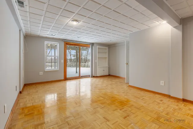 $400,000 | 186 North Crooked Lake Lane, Lindenhurst, IL 60046