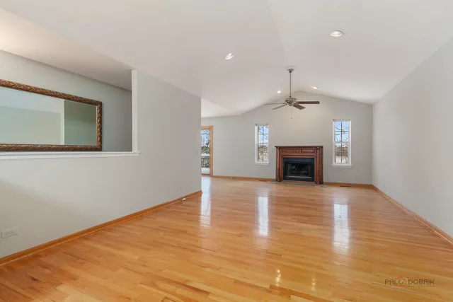 $400,000 | 186 North Crooked Lake Lane, Lindenhurst, IL 60046