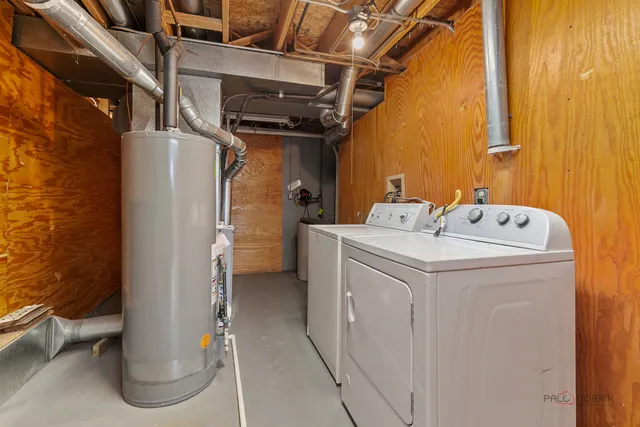 $400,000 | 186 North Crooked Lake Lane, Lindenhurst, IL 60046