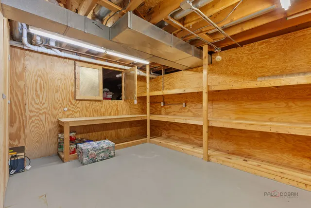 $400,000 | 186 North Crooked Lake Lane, Lindenhurst, IL 60046