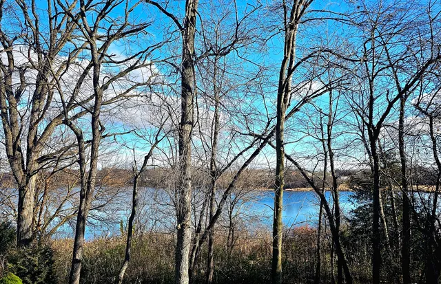 $400,000 | 186 North Crooked Lake Lane, Lindenhurst, IL 60046