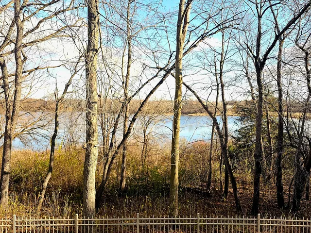 $400,000 | 186 North Crooked Lake Lane, Lindenhurst, IL 60046