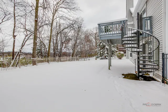 $400,000 | 186 North Crooked Lake Lane, Lindenhurst, IL 60046