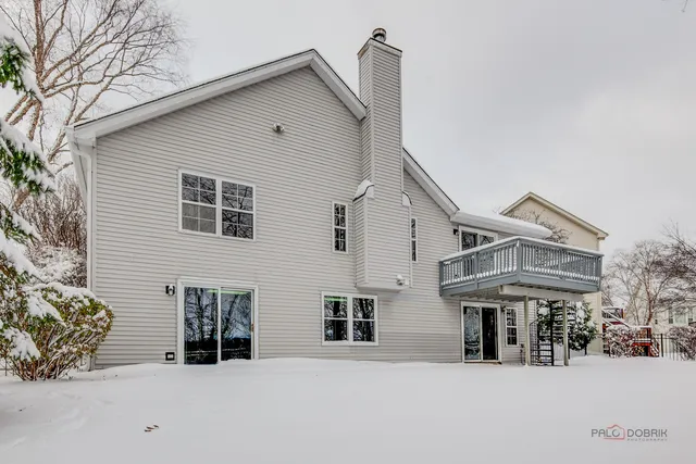 $400,000 | 186 North Crooked Lake Lane, Lindenhurst, IL 60046