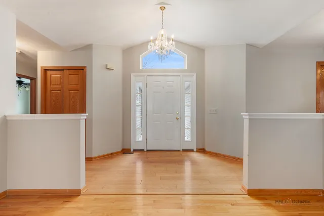 $400,000 | 186 North Crooked Lake Lane, Lindenhurst, IL 60046