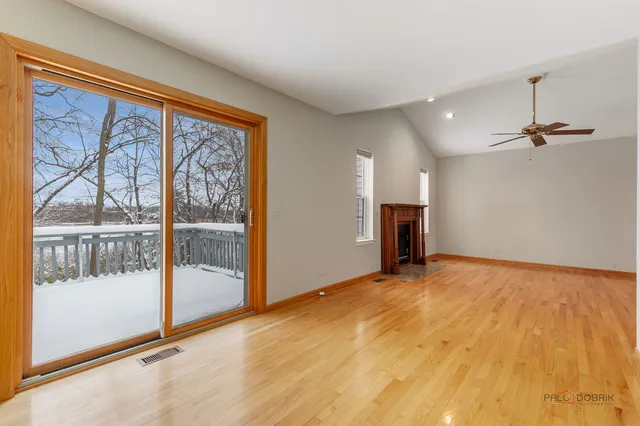 $400,000 | 186 North Crooked Lake Lane, Lindenhurst, IL 60046