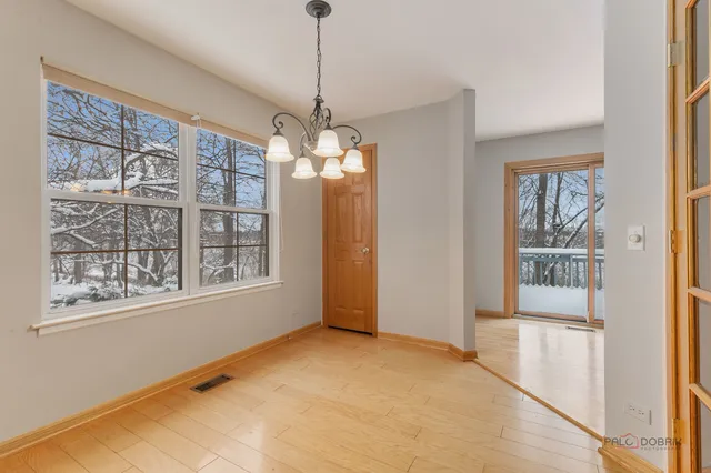 $400,000 | 186 North Crooked Lake Lane, Lindenhurst, IL 60046