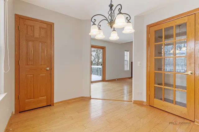 $400,000 | 186 North Crooked Lake Lane, Lindenhurst, IL 60046