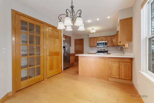 $400,000 | 186 North Crooked Lake Lane, Lindenhurst, IL 60046