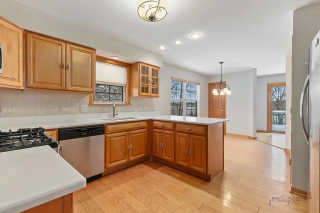 $400,000 | 186 North Crooked Lake Lane, Lindenhurst, IL 60046