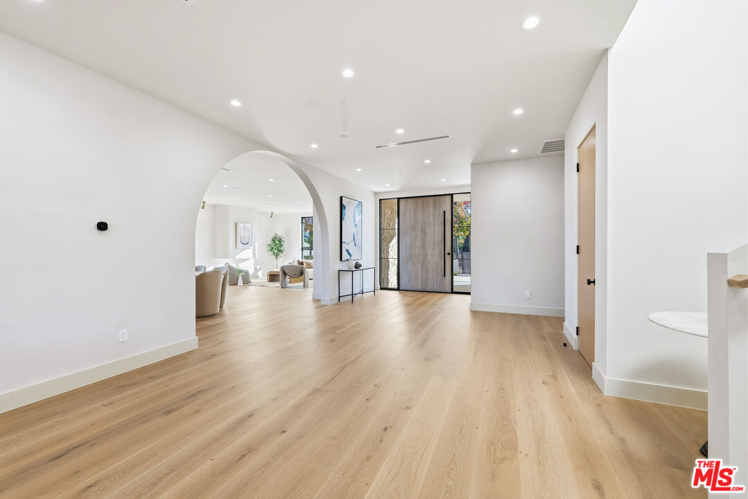 16643 Addison Street Encino, CA 91436 - Photo 3 of 31