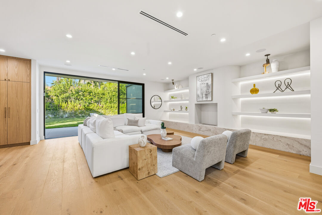 16643 Addison Street Encino, CA 91436 - Photo 4 of 31