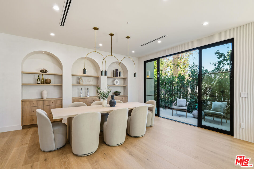 16643 Addison Street Encino, CA 91436 - Photo 9 of 31