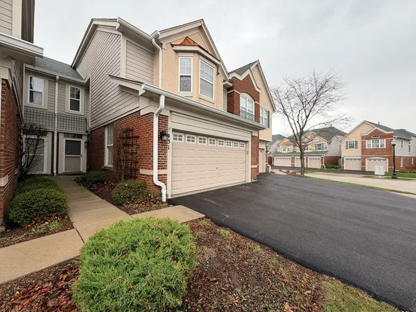$3,800 | 431 Pine Lake Circle, Vernon Hills, IL 60061