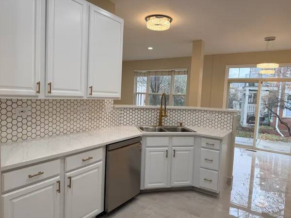 $3,800 | 431 Pine Lake Circle, Vernon Hills, IL 60061