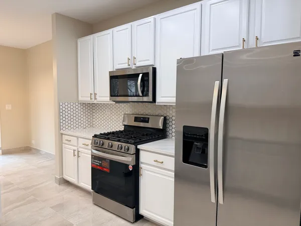 $3,800 | 431 Pine Lake Circle, Vernon Hills, IL 60061