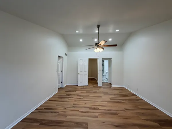 $3,800 | 431 Pine Lake Circle, Vernon Hills, IL 60061