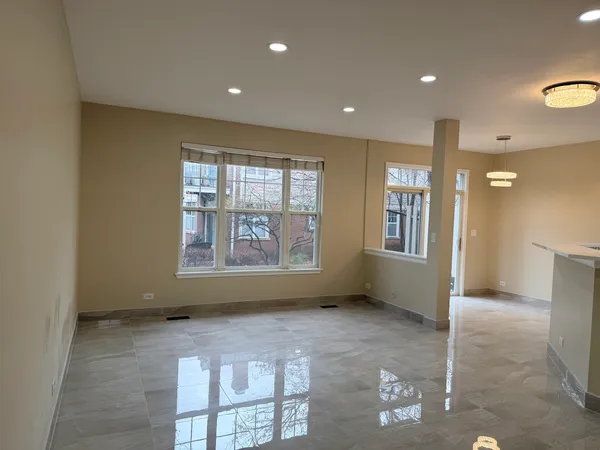 $3,800 | 431 Pine Lake Circle, Vernon Hills, IL 60061