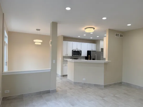 $3,800 | 431 Pine Lake Circle, Vernon Hills, IL 60061