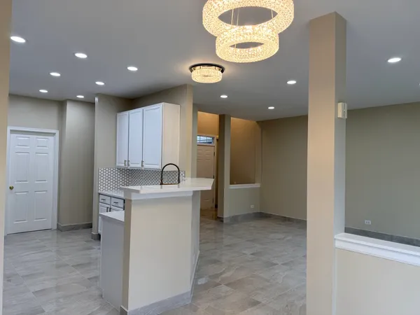 $3,800 | 431 Pine Lake Circle, Vernon Hills, IL 60061