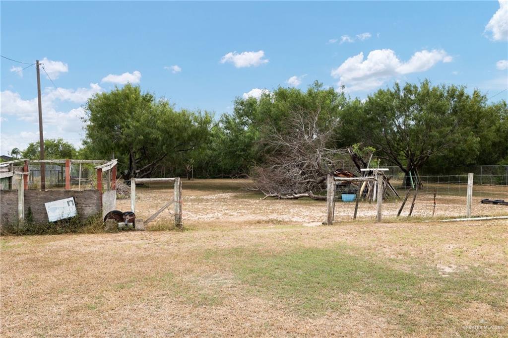 13615 Miraflores Street Edcouch, TX 78538 - Photo 11 of 13 Laundry area with washer / clothes dryer and water heater