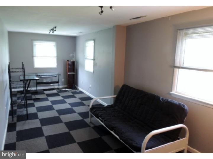 1050 Alvine Road Pittsgrove, NJ 08318 - Photo 14 of 24 Family Room