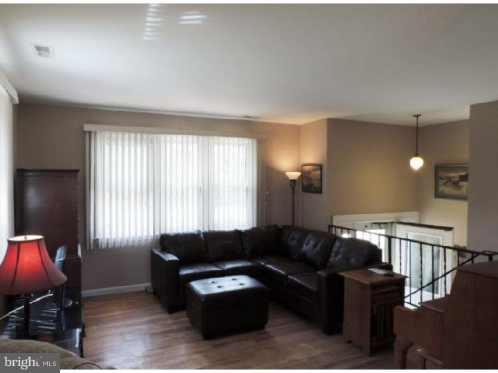 1050 Alvine Road Pittsgrove, NJ 08318 - Photo 3 of 24 Living Room