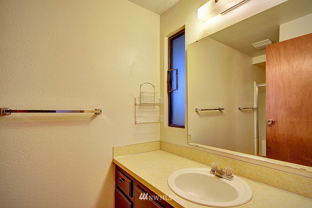 18314 110th Avenue Southeast Renton, WA 98055 - Photo 10 of 17 Gallery Image 10