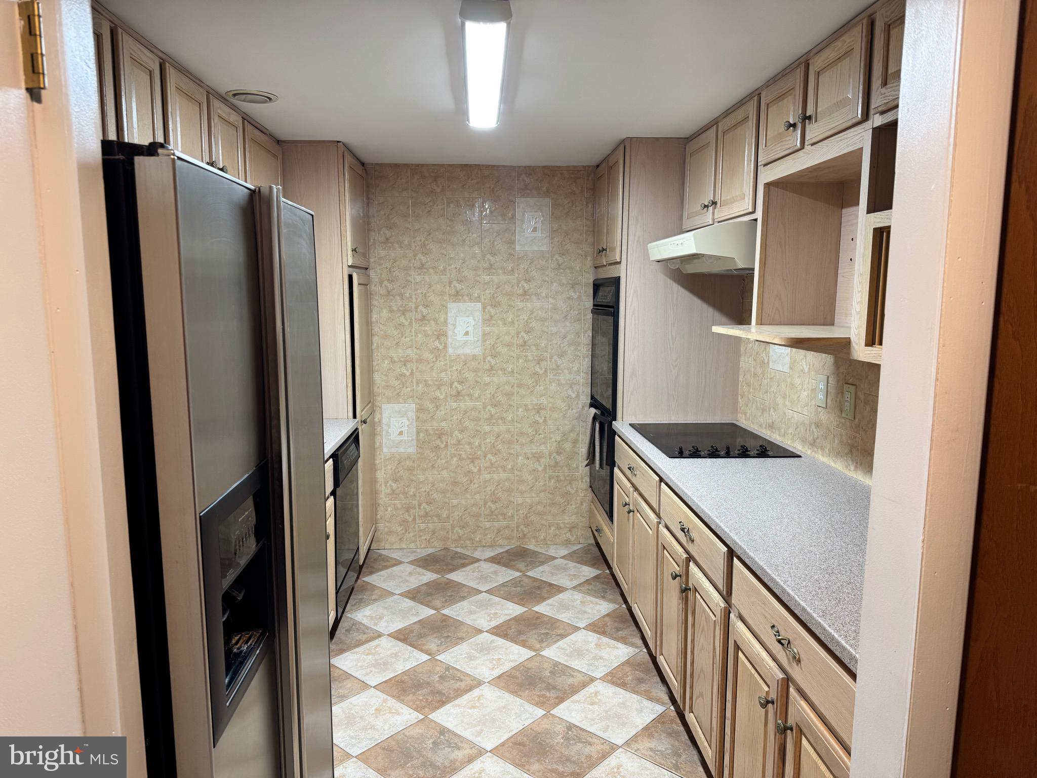 6703 Greenview Lane Springfield, VA 22152 - Photo 37 of 41 a kitchen with stainless steel appliances a refrigerator and a sink