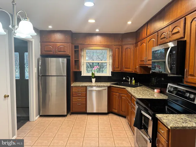 $750,000 | 6703 Greenview Lane, Springfield, VA 22152