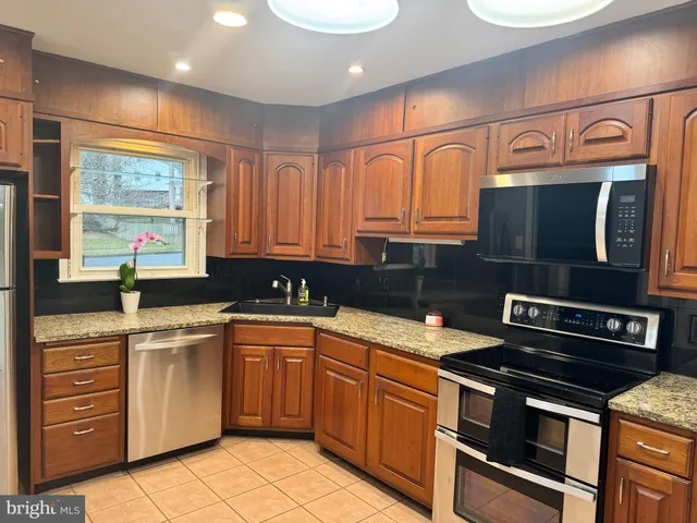 $750,000 | 6703 Greenview Lane, Springfield, VA 22152