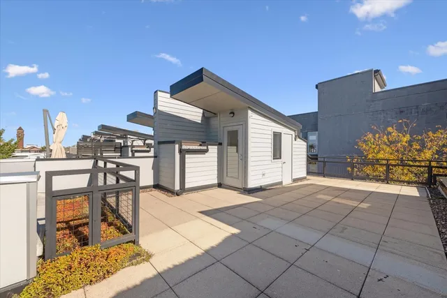 $567,000 | 2225 West Madison Street, Unit 7, Chicago, IL 60612