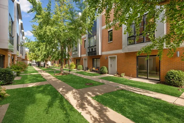 $567,000 | 2225 West Madison Street, Unit 7, Chicago, IL 60612