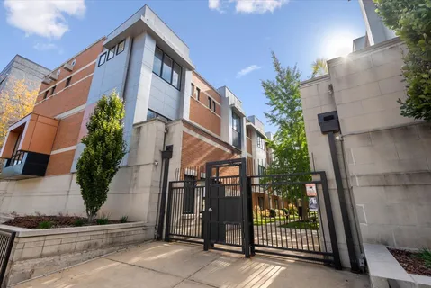 $567,000 | 2225 West Madison Street, Unit 7, Chicago, IL 60612