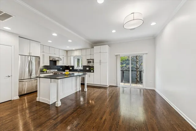 $567,000 | 2225 West Madison Street, Unit 7, Chicago, IL 60612