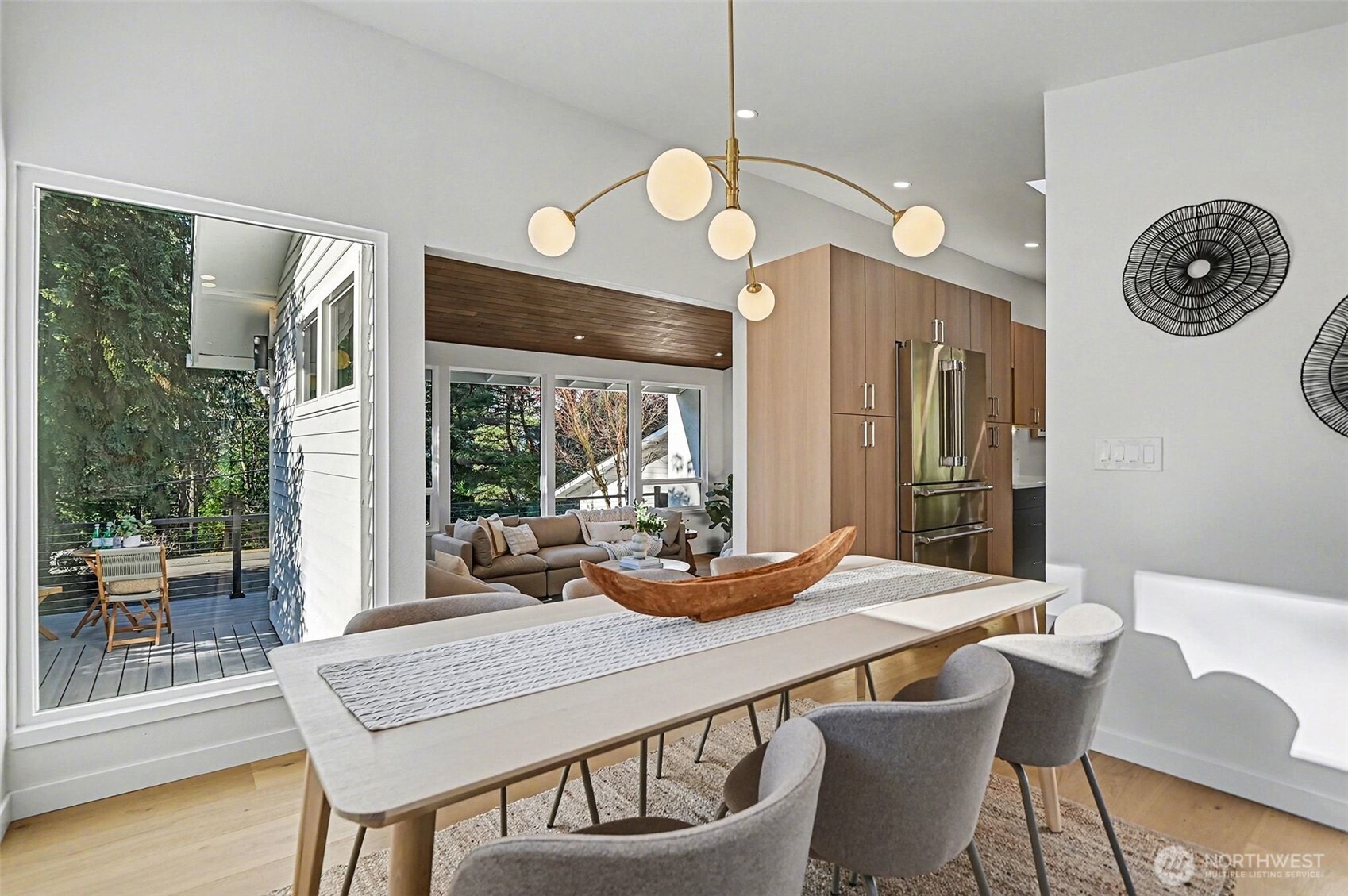 6560 West Mercer Way Mercer Island, WA 98040 - Photo 11 of 33