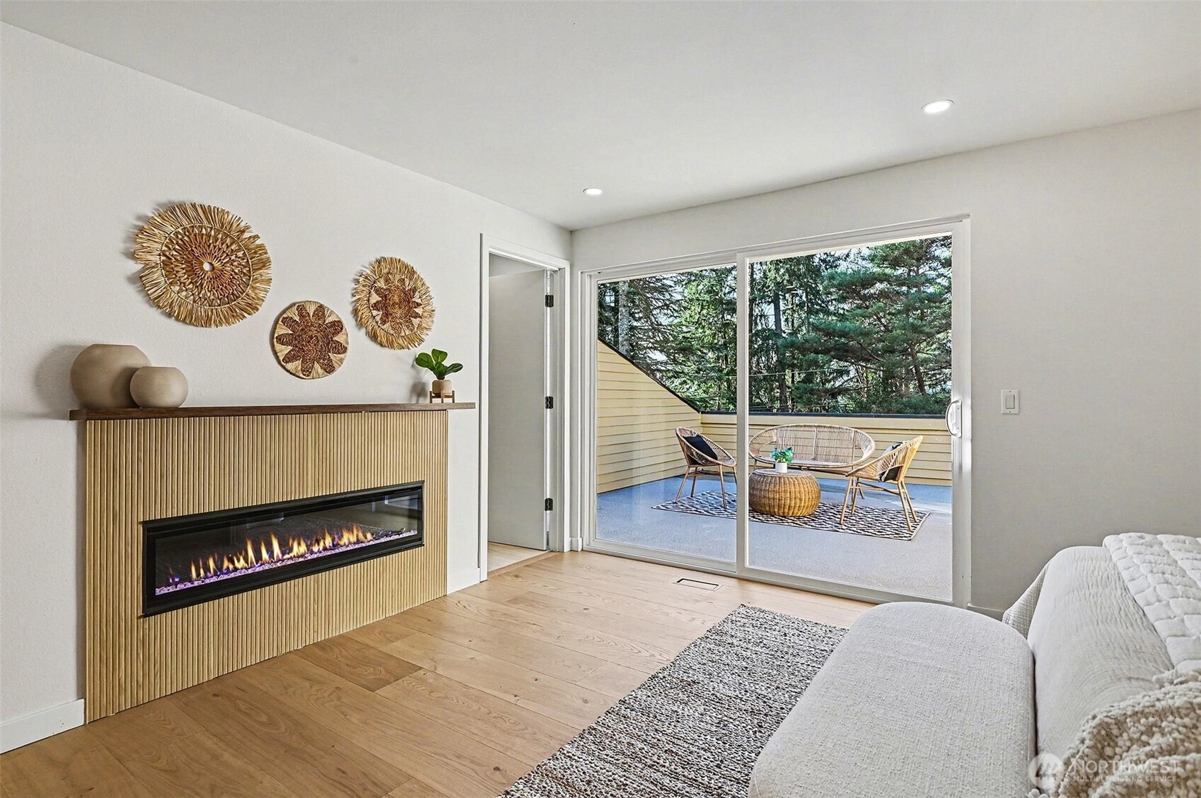 6560 West Mercer Way Mercer Island, WA 98040 - Photo 13 of 33