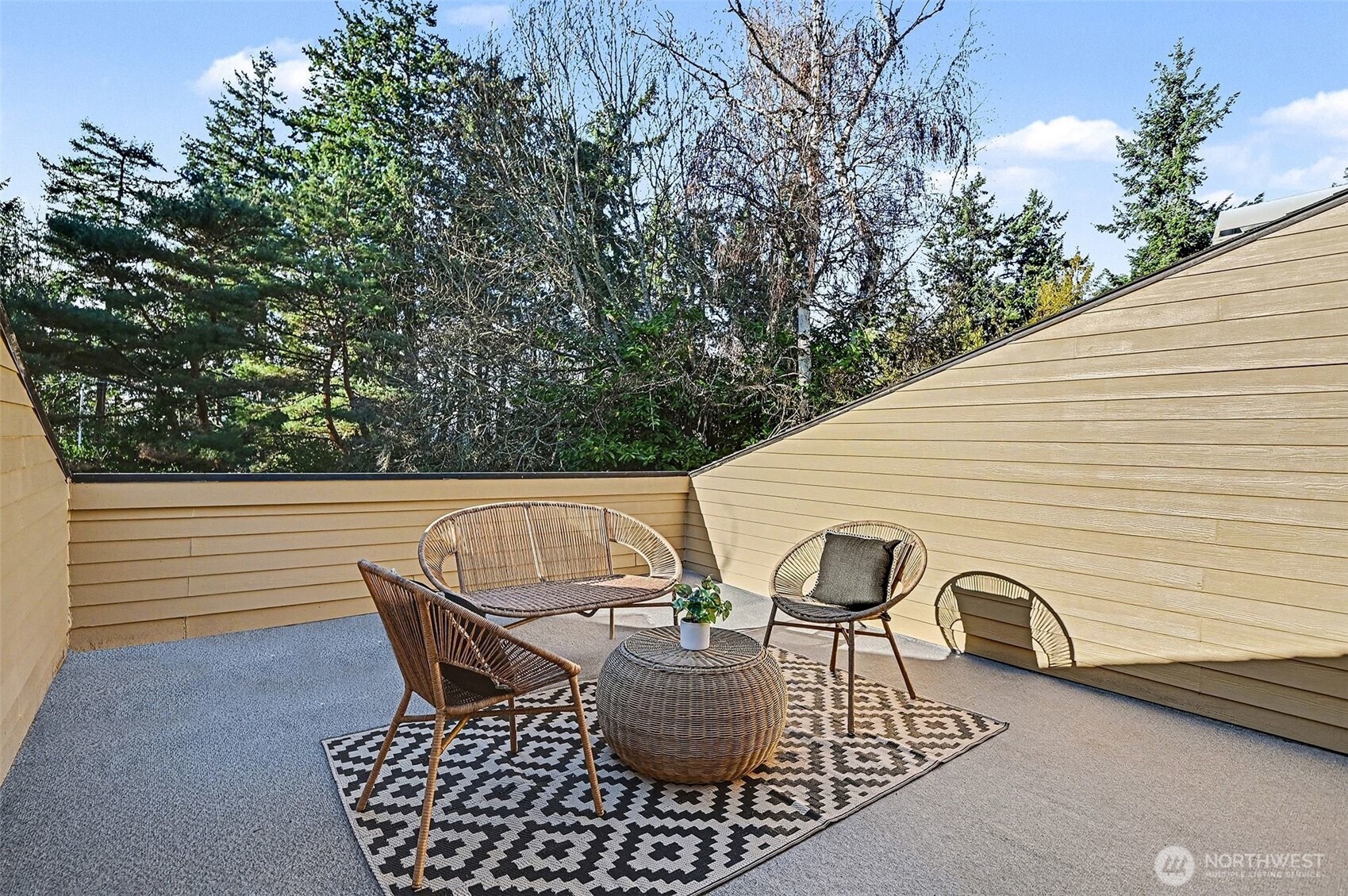 6560 West Mercer Way Mercer Island, WA 98040 - Photo 14 of 33