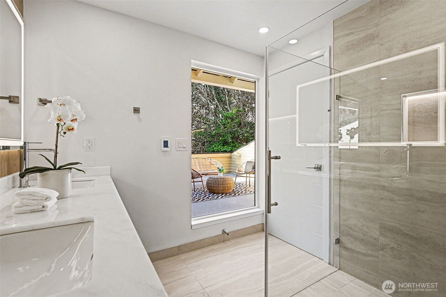 6560 West Mercer Way Mercer Island, WA 98040 - Photo 16 of 33